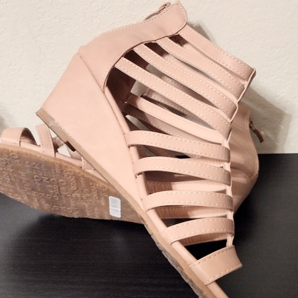 BELLADIA Strappy shoes Color Tan Size 7.5 - Picture 9 of 11